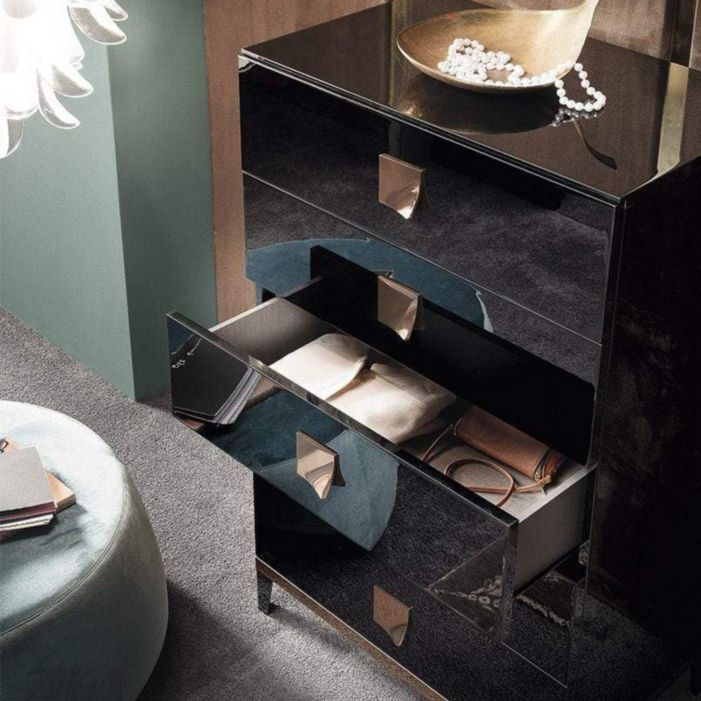 Mont Noir Bedroom Set