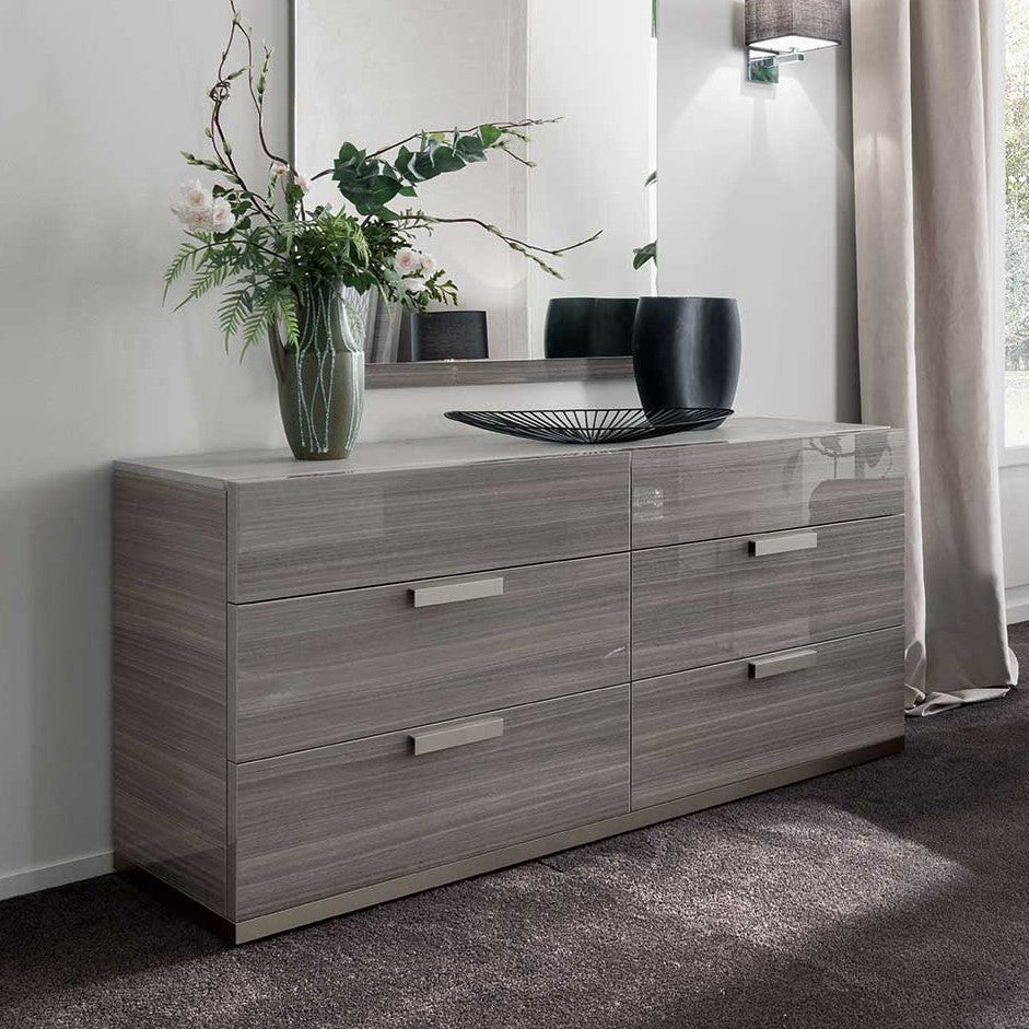 Iris Dresser