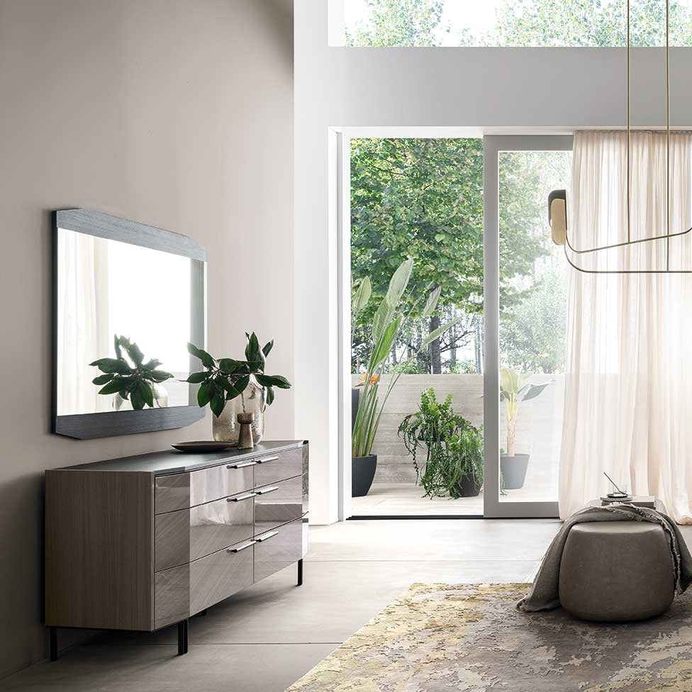 Olimpia Dresser
